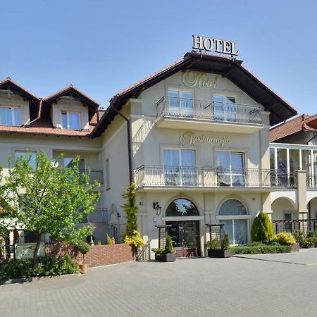 Hotel Mateo Stopnica Екстериор снимка