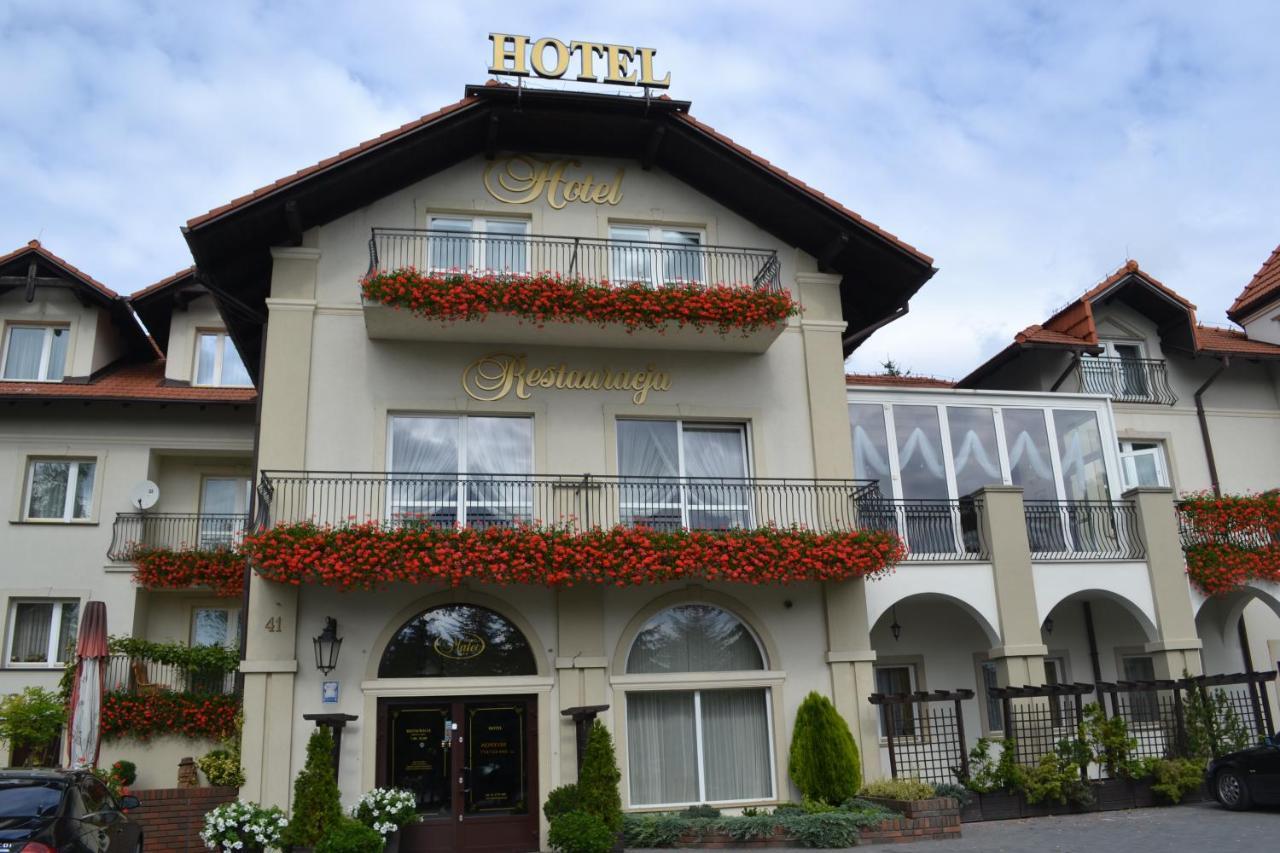 Hotel Mateo Stopnica Екстериор снимка